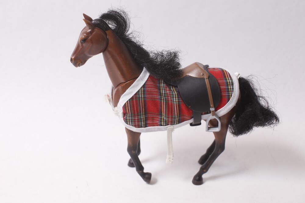 Vintage 1999 MMTL Thoroughbred Horse Figure with Plaid Blanket ~ 260214-WH 985